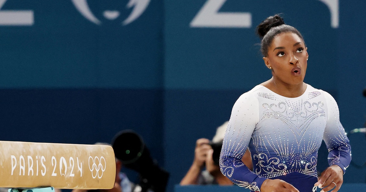 Huyền thoại TDDC Simone Biles ngã ở chung kết, mất luôn huy chương Olympic:  Chuyện khó tin