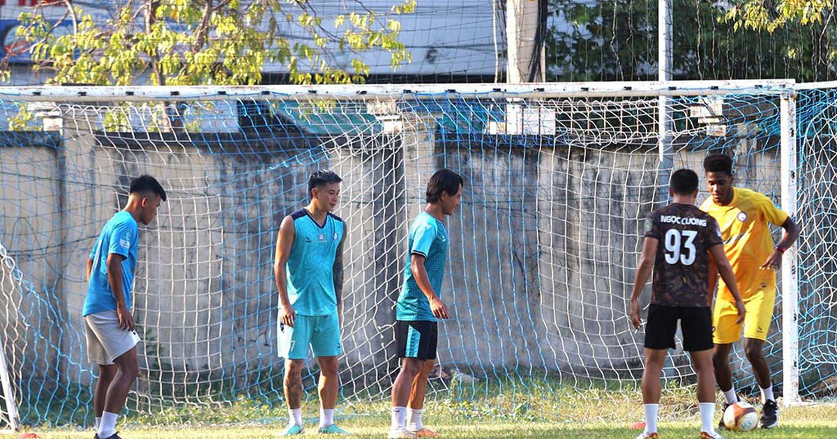 Nỗi lo tài chính đe dọa bóng đá chuyên nghiệp Việt Nam