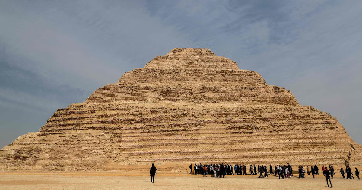 Bằng cách nào người Ai Cập cổ đại xây dựng kim tự tháp?