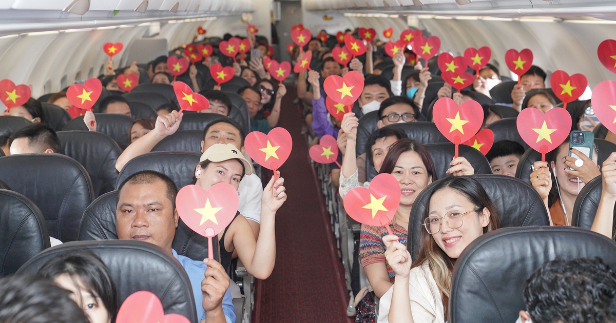 Rực rỡ cờ đỏ sao vàng mừng kỷ niệm Quốc khánh 2.9 trên các chuyến bay Vietjet