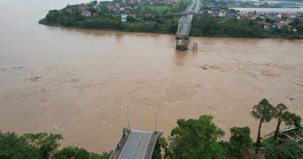 Vụ sập cầu Phong Châu: Bố trí học sinh học tạm khi chưa thể qua sông