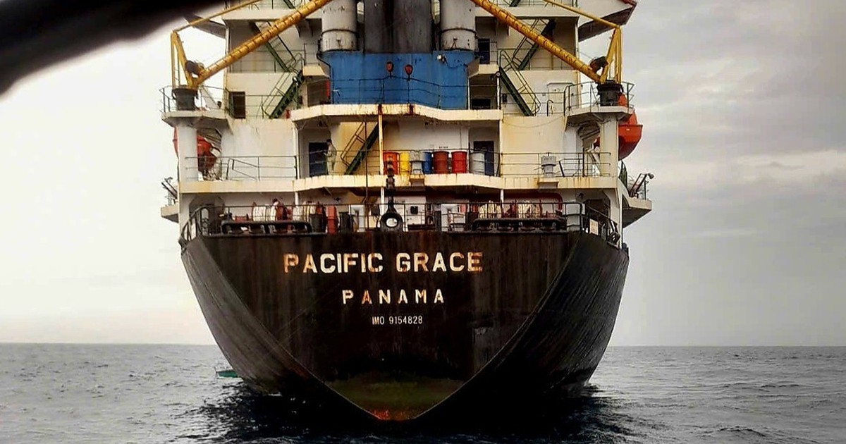 Tàu cá chở 8 ngư dân bị chìm sau va chạm với tàu hàng