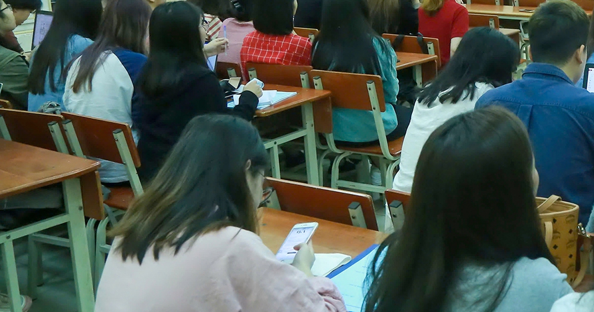 Đừng để điện thoại biến người học thành 'tù binh' của mạng xã hội