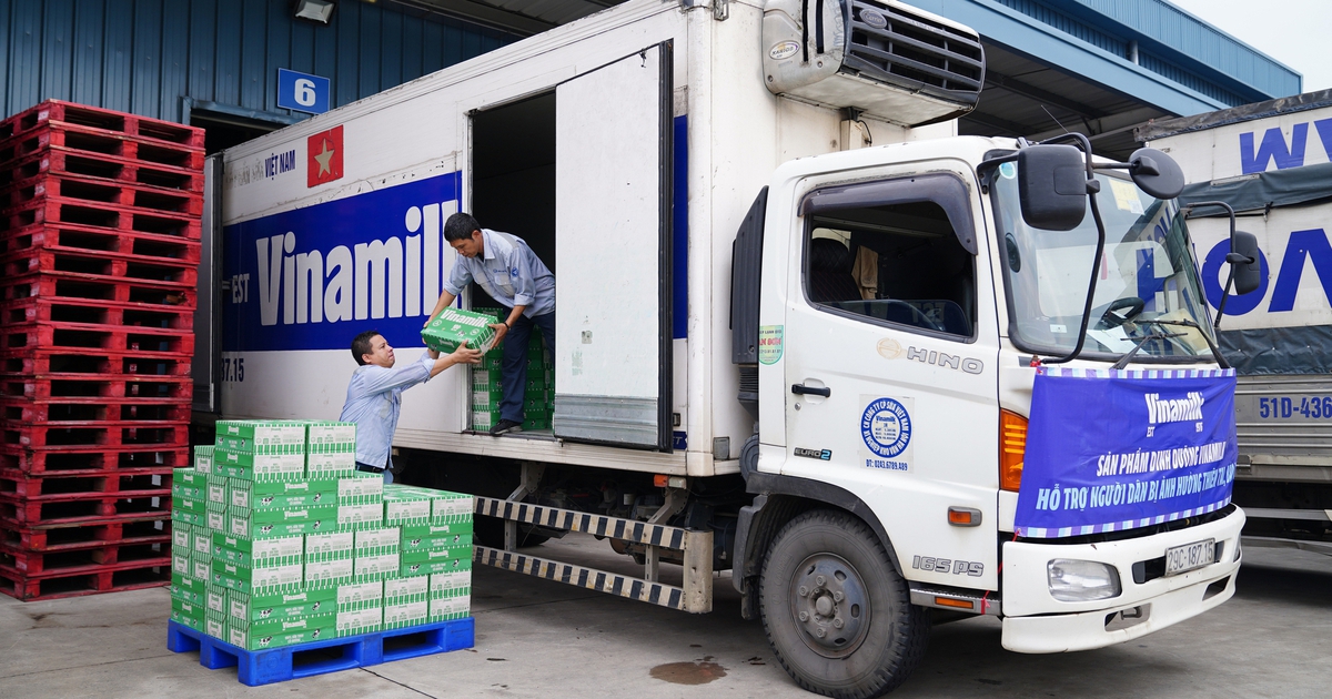 Vinamilk hỗ trợ 550.000 sản phẩm sữa, nước cho trẻ em, người dân vùng bão lũ