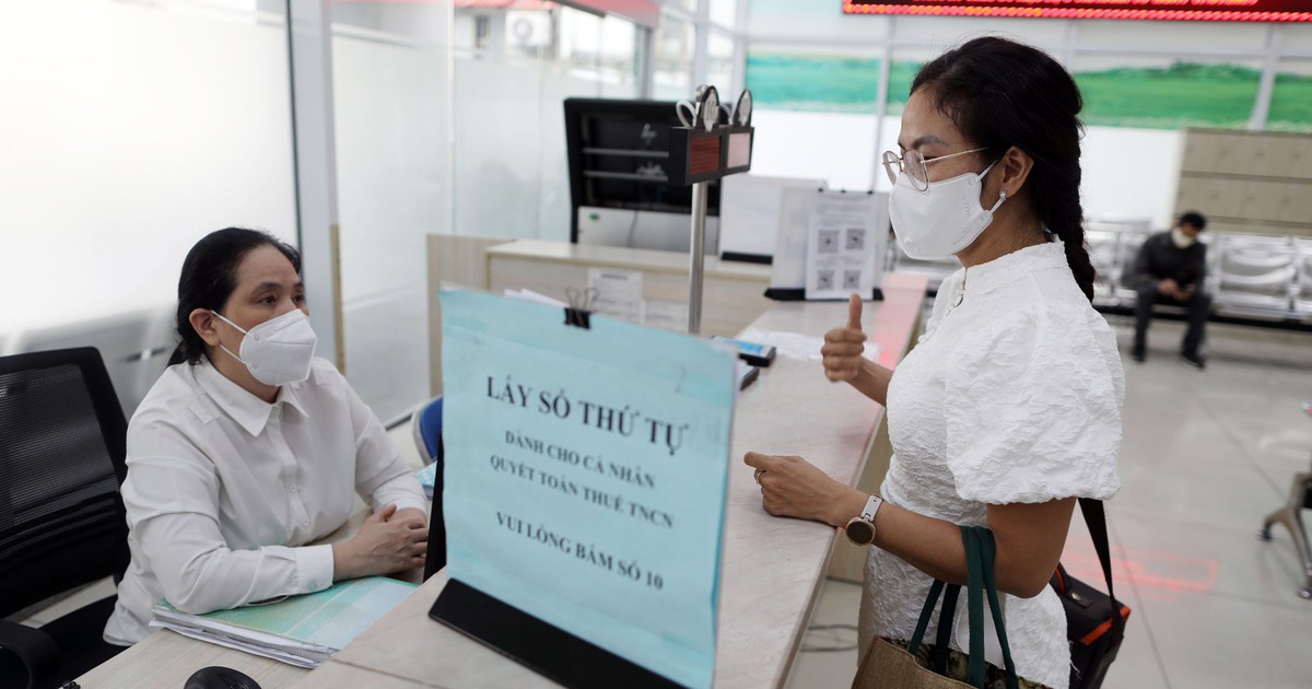 Cá nhân, doanh nghiệp bị ảnh hưởng bão lũ làm thủ tục gì để được giảm thuế?