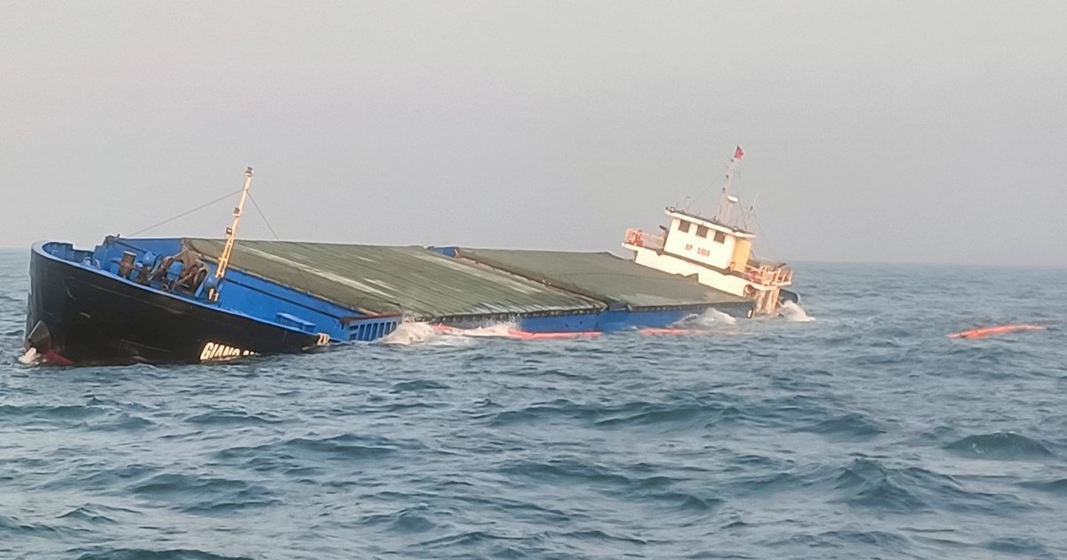 Tàu hàng cùng 8 thuyền viên gặp nạn chìm trên vùng biển Quảng Nam