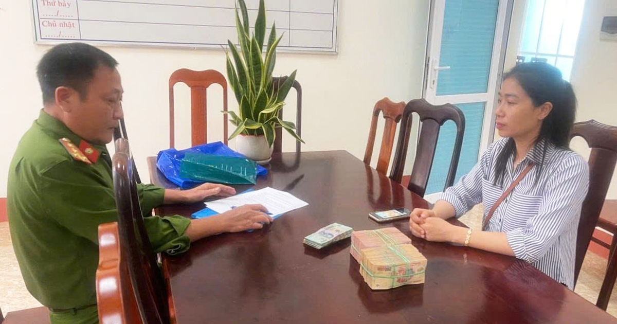 Công an hỗ trợ một phụ nữ lấy lại 320 triệu đồng chuyển khoản nhầm