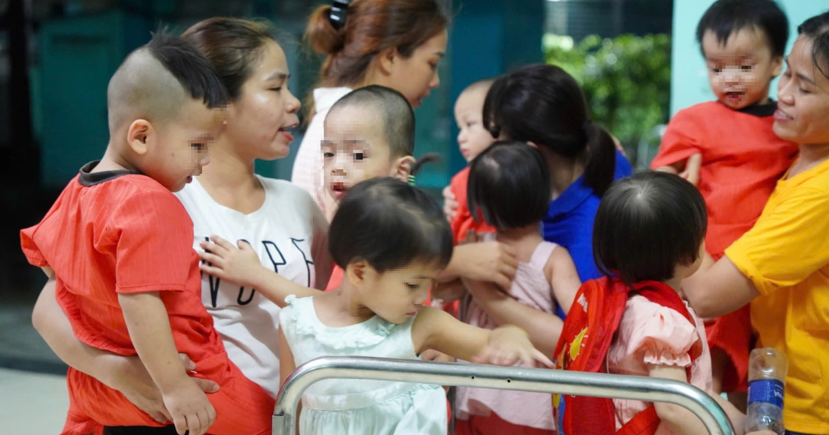 Các trẻ tại Mái ấm Hoa Hồng được khám bệnh, chăm sóc tận tình nơi ở mới