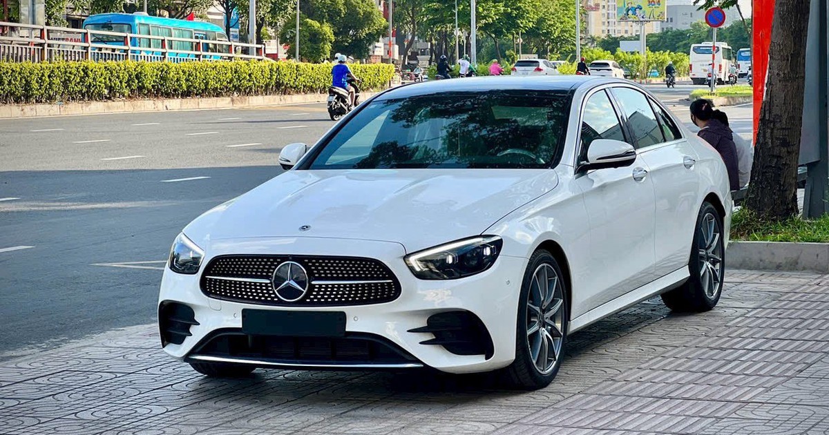 Xe sang Mercedes E-class 'ế ẩm', giảm giá gần 300 triệu xả hàng tồn