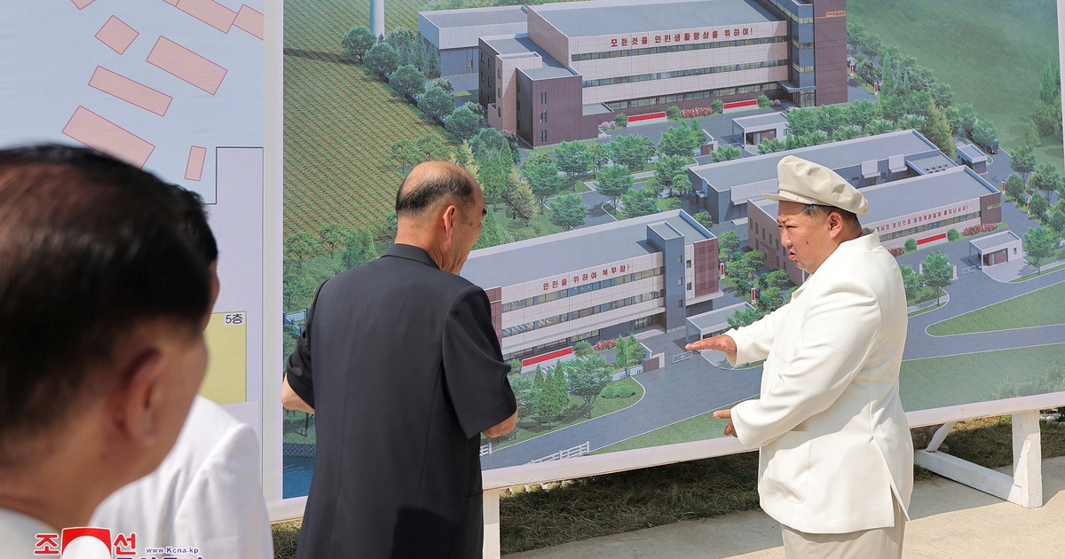 Ông Kim Jong-un hé lộ khả năng của căn cứ hải quân mới