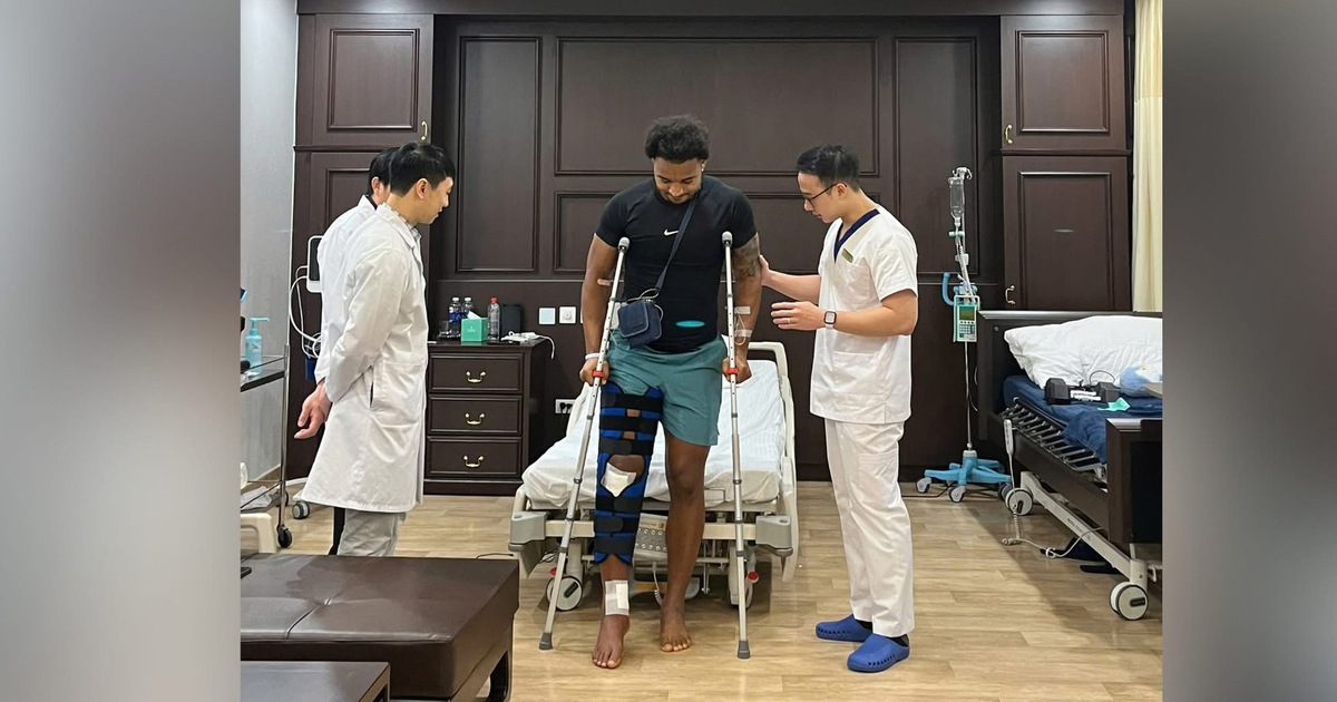 Xuan Son 5 days after surgery: ‘I will come back strong and continue to contribute to Vietnamese football’