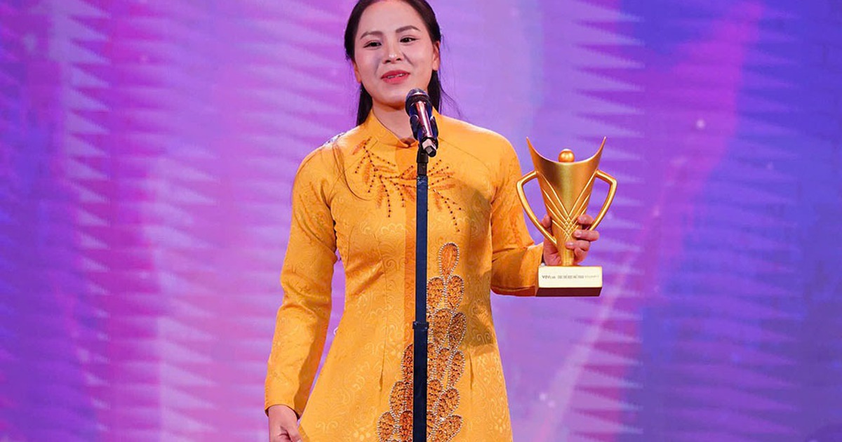 Trinh Thu Vinh and Tran Quyet Chien were honored at the Victory Cup