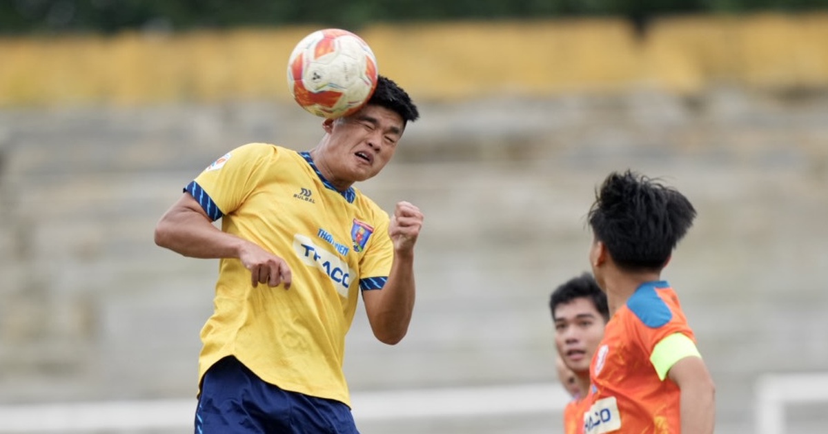 Coach Tran Huu Dong Trieu and his team entered a fierce battle and encountered ‘rocks’