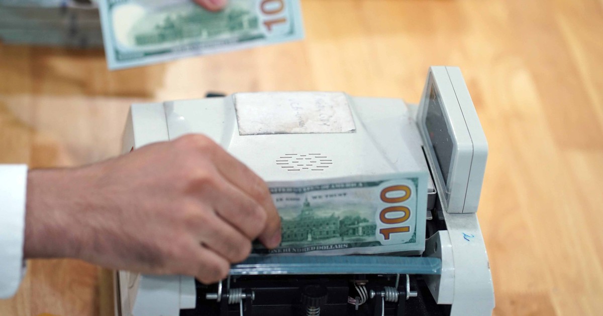 Ngân hàng giảm mạnh giá mua