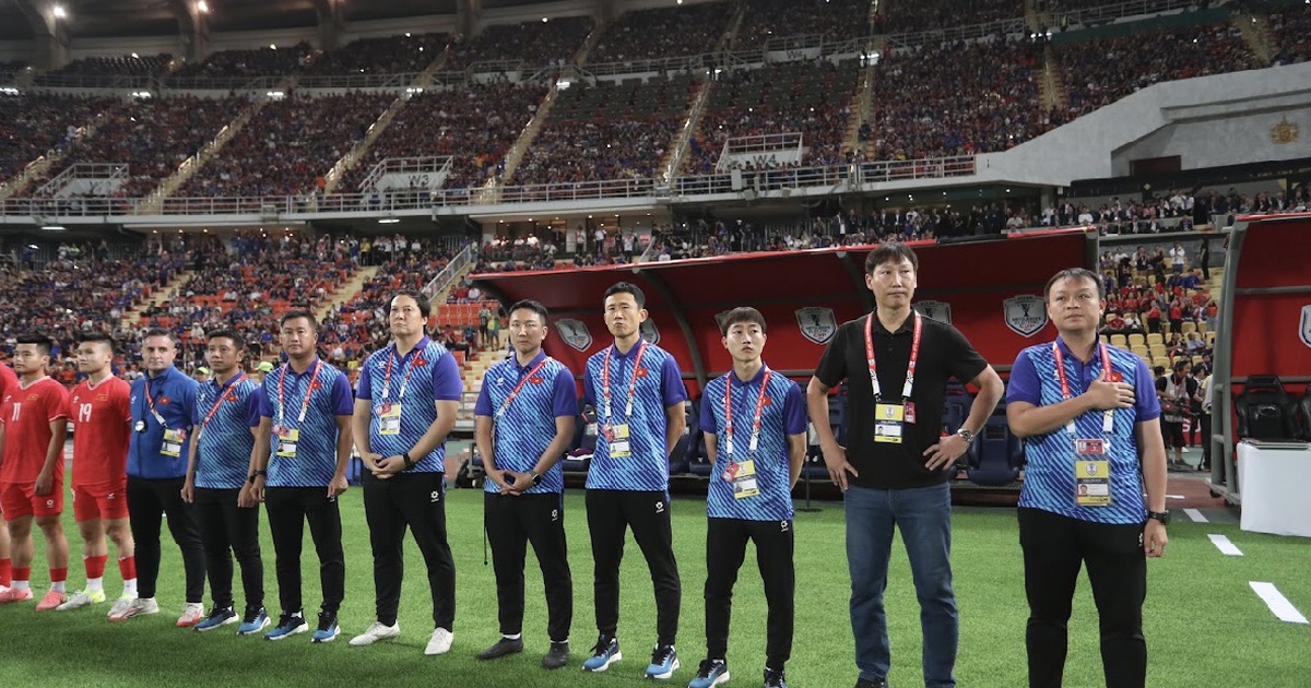 How good is Coach Kim’s ‘speaking’ ability to invite extremely talented guys to Vietnam?