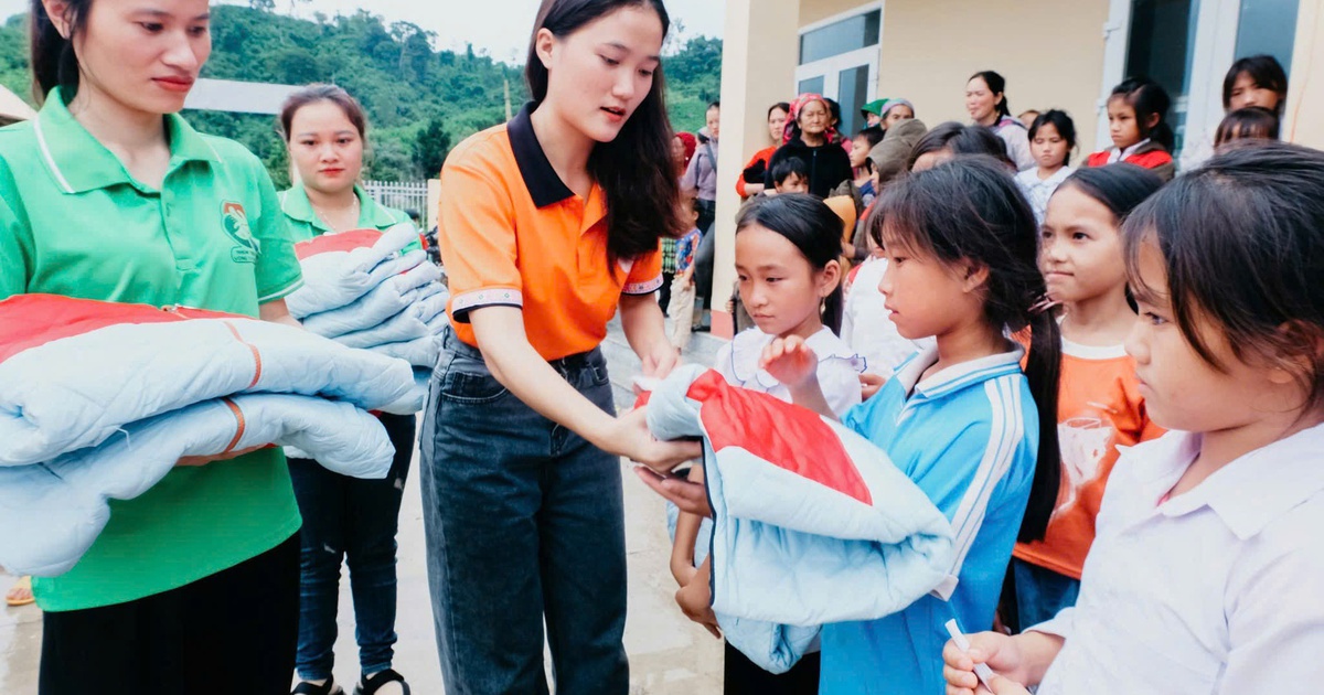 Cô sinh viên H’Mông yêu công tác xã hội