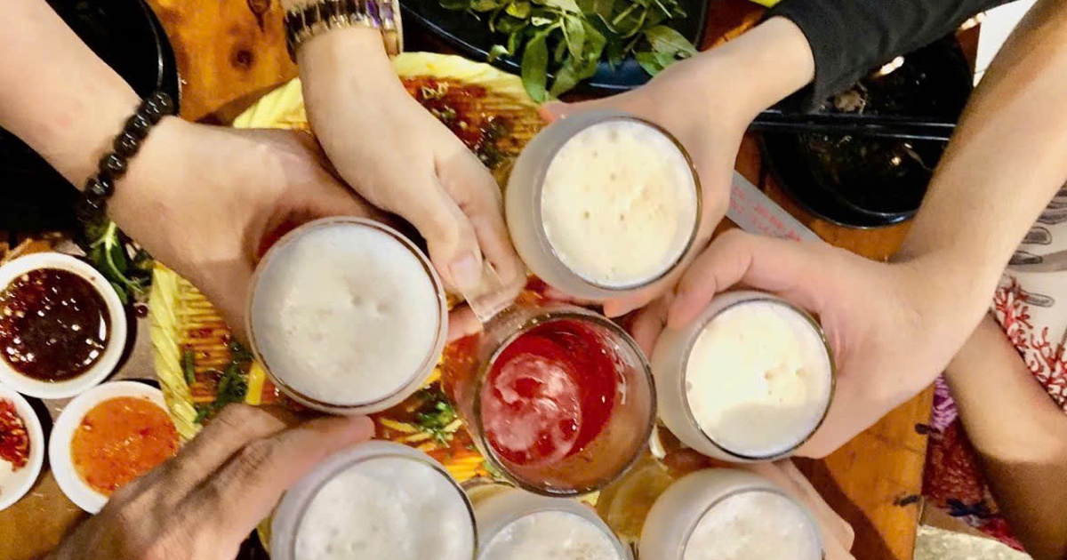 'Khóc, cười' chuyện tham gia những buổi tiệc cuối năm