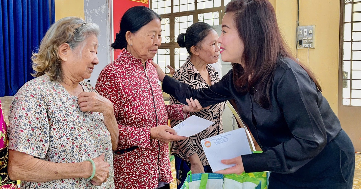 VWS tặng qu&agrave; tết cho h&agrave;ng trăm gia đ&igrave;nh kh&oacute; khăn ở B&igrave;nh Ch&aacute;nh