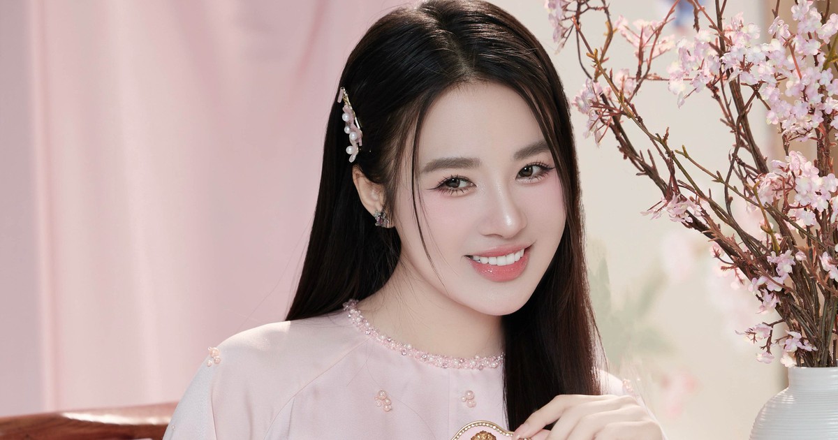 Runner-up Do Ha Trang is beautiful, sweet and pure when wearing a Tet ao dai