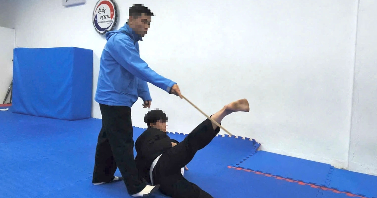 What can we do to prevent scenes of coaches hitting martial artists from happening again? How to tighten management?