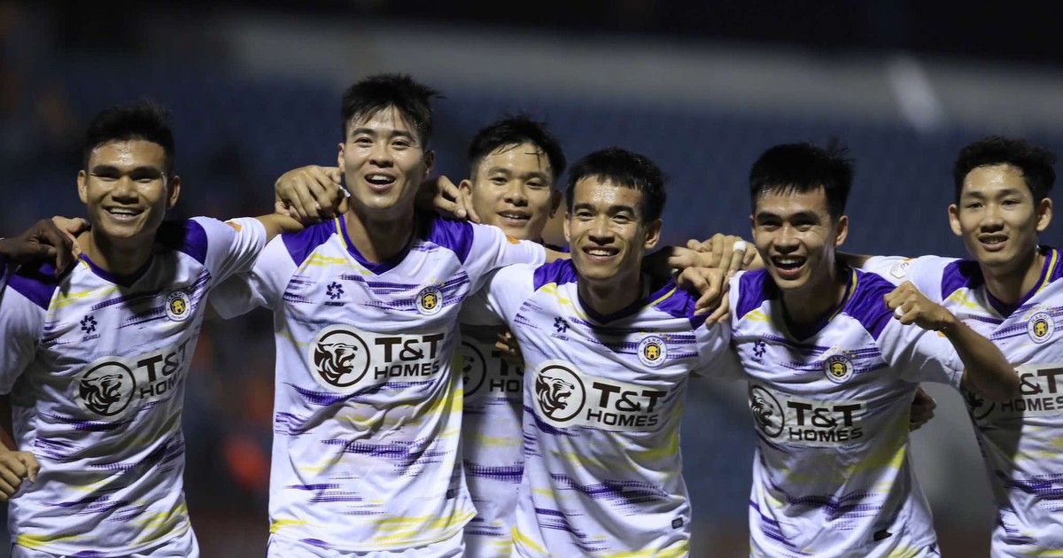 AFF Cup heroes Thanh Chung and Duy Manh helped Hanoi Club win at Hoa Xuan