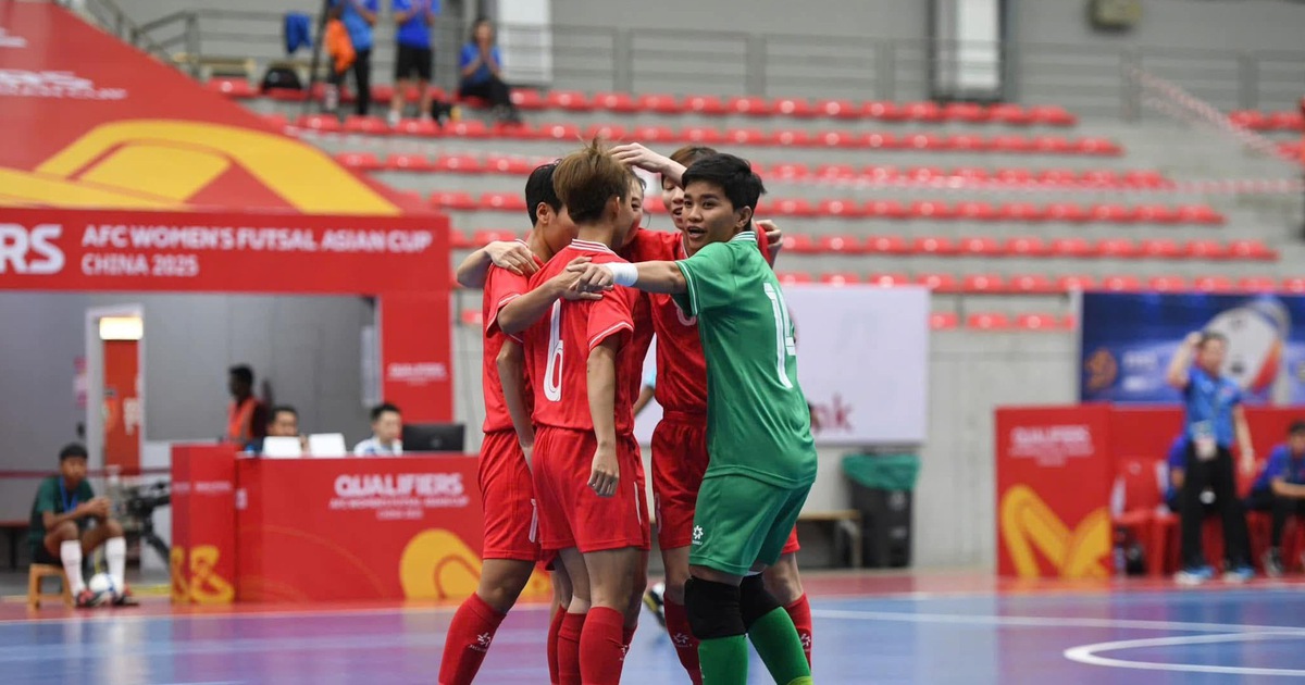 Playing tenaciously, the Vietnamese women’s futsal team advanced straight to the Asian Finals