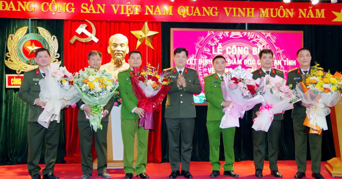 3 trưởng ph&ograve;ng, 2 trưởng huyện của C&ocirc;ng an Hưng Y&ecirc;n nghỉ hưu trước tuổi