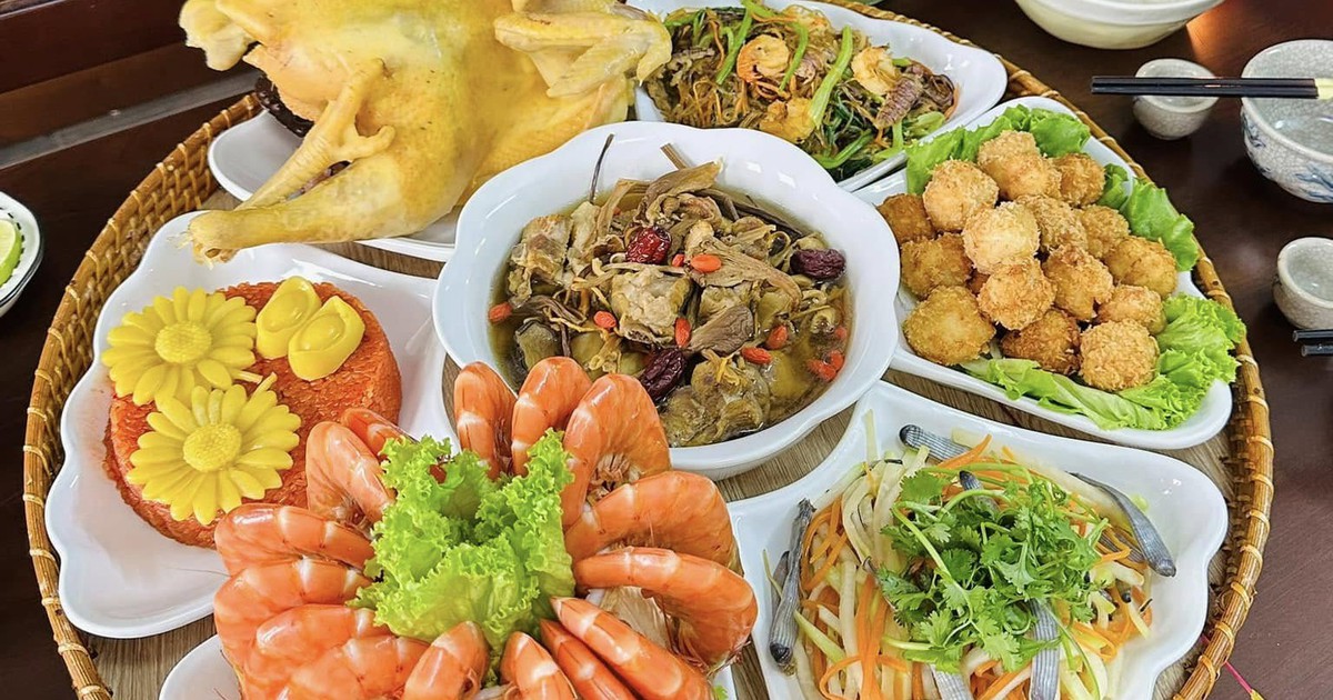 Mâm cúng ông Công ông Táo đẹp mắt, dân mạng hết lời khen ngợi