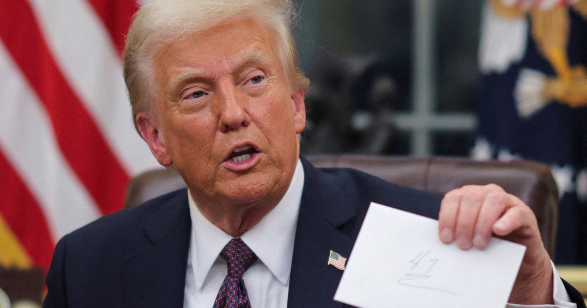 Mr. Trump showed off the letter sent back by Mr. Biden