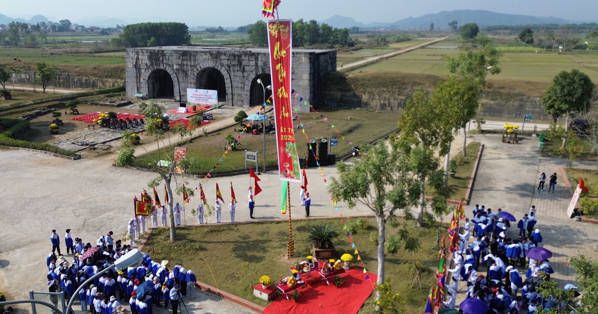 Thượng nêu đón tết trong di sản thế giới Thành nhà Hồ