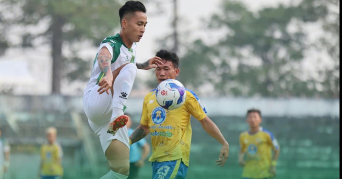 Cong Phuong gave lucky money to his teammates, Binh Phuoc Club defeated Dong Thap