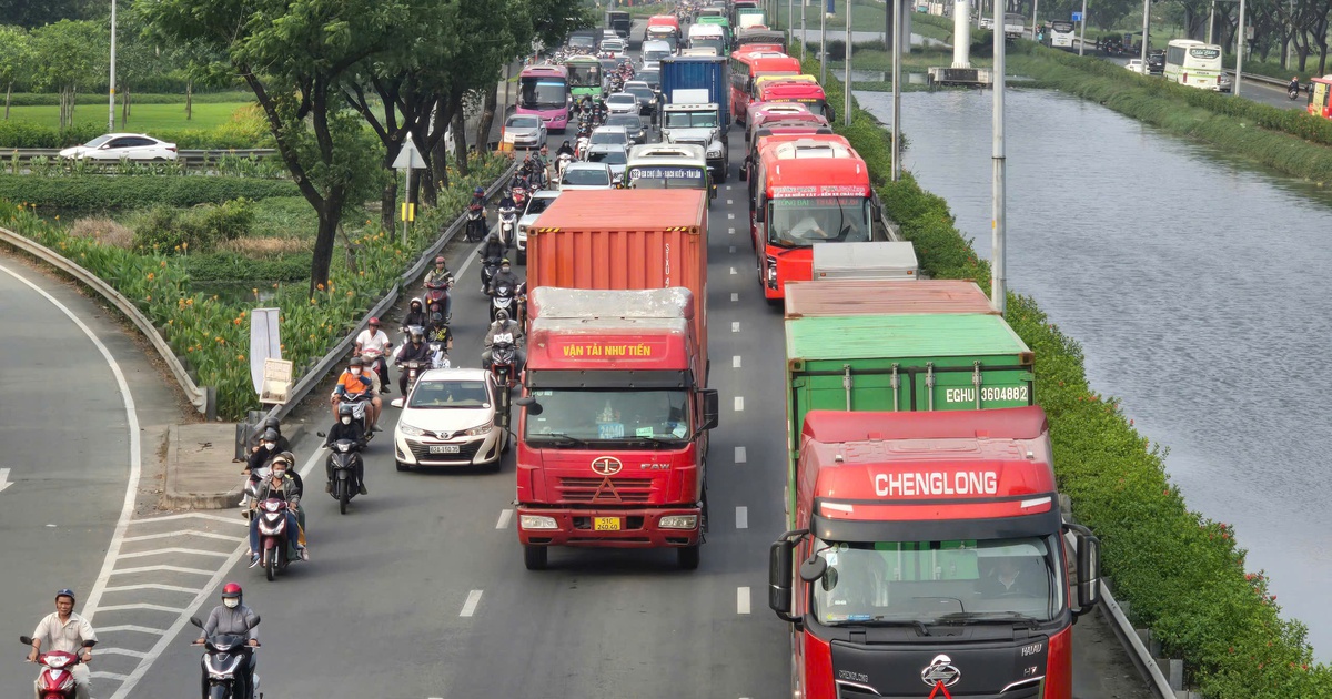 Tối nay đến trưa mai, dự b&aacute;o &ugrave;n ứ tại c&aacute;c cửa ng&otilde; TP.HCM