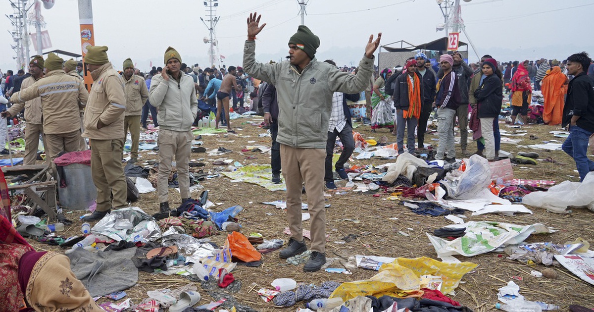 Stepping to death in India, crashing plane in South Sudan