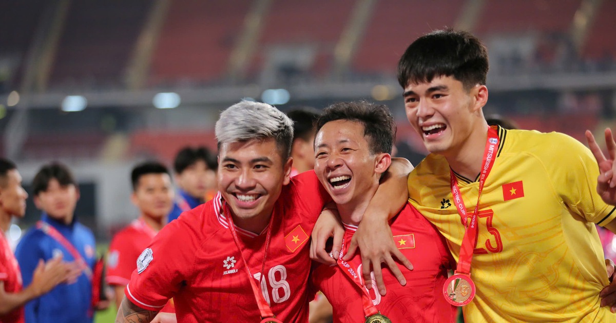 HAGL’s No. 1 goalkeeper catches the Vietnam match against Laos, why not?