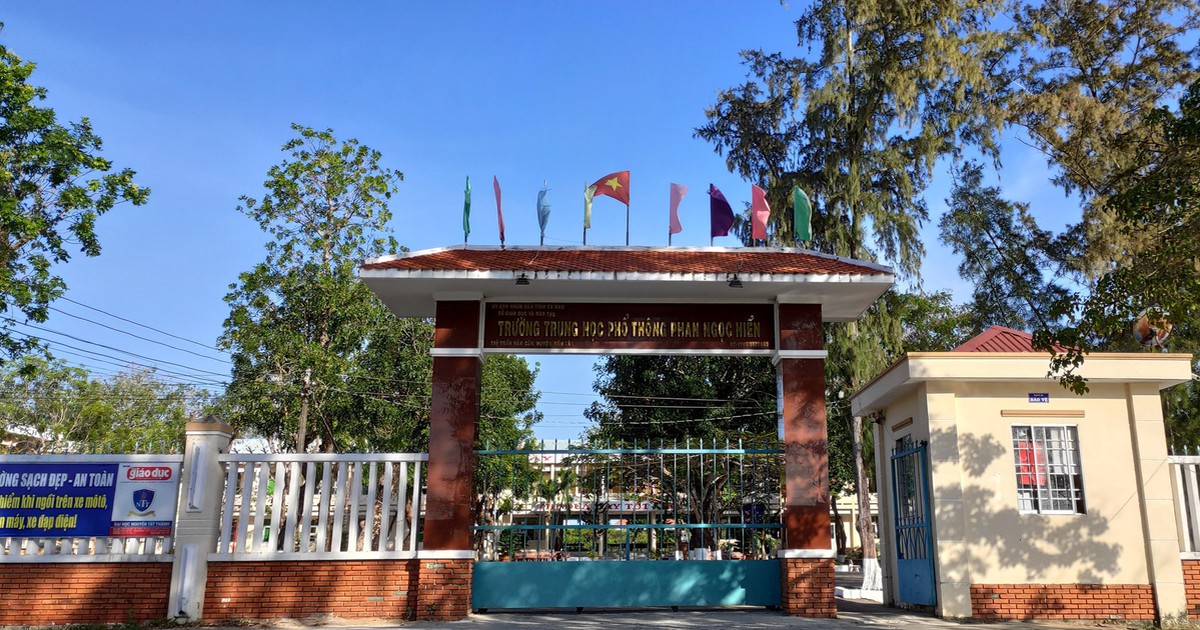 Cà Mau: Kỷ luật giáo viên dạy môn sinh nhận 7 triệu đồng dạy kèm môn văn