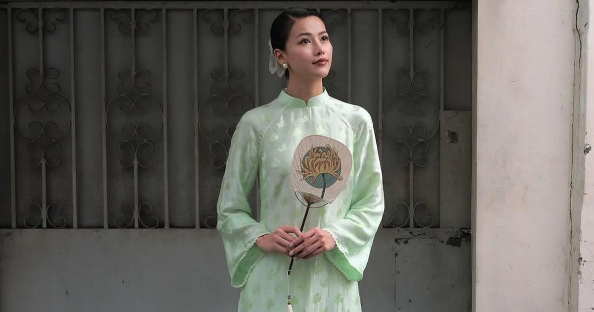 Green ao dai styles ‘appear’ for the At Ty Tet season