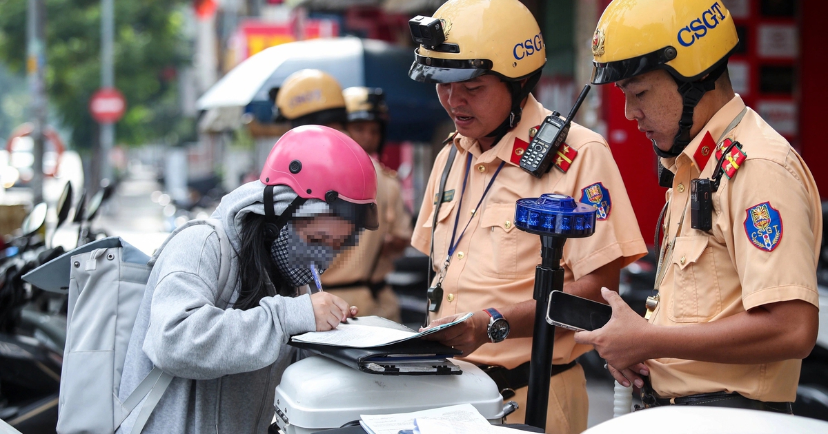 Vượt đèn đỏ ở TP.HCM bị CSGT ghi hình phạt 5 triệu, cô gái nhớ nhầm đèn vàng còn 2 giây