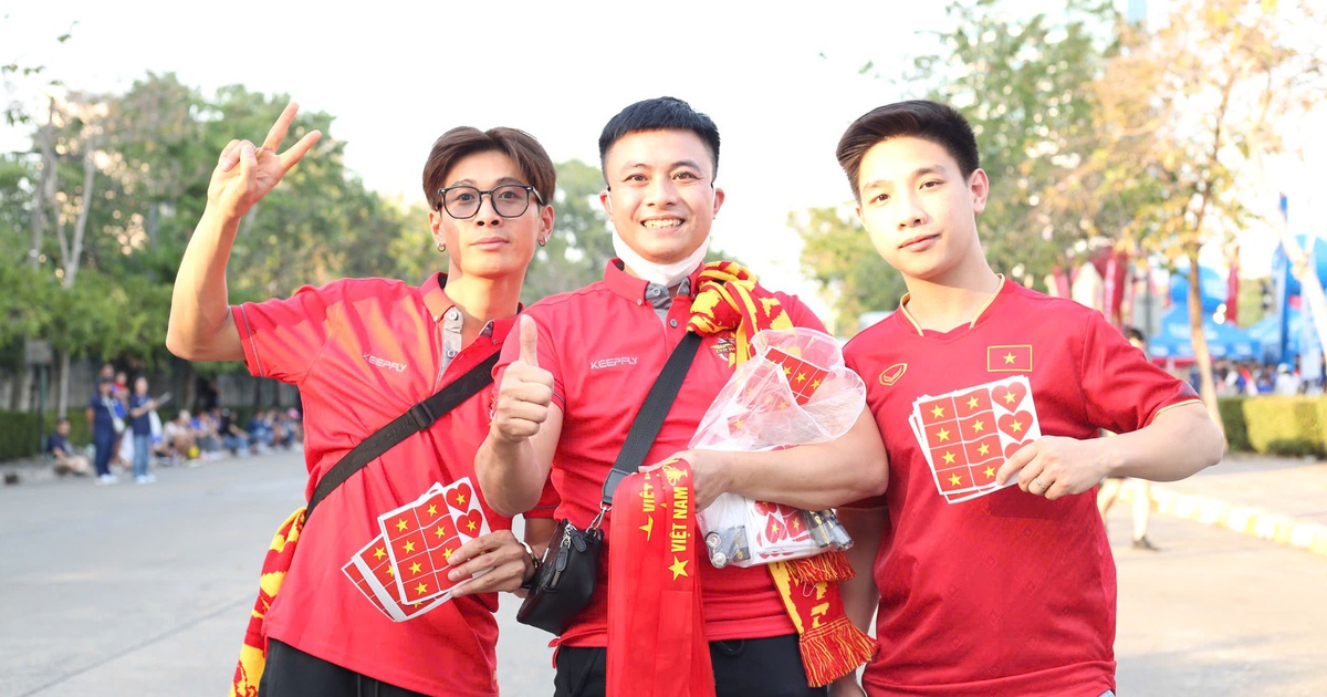 Thai fans flocked to the Rajamangala stadium, Vietnam’s red color made a strong impression!