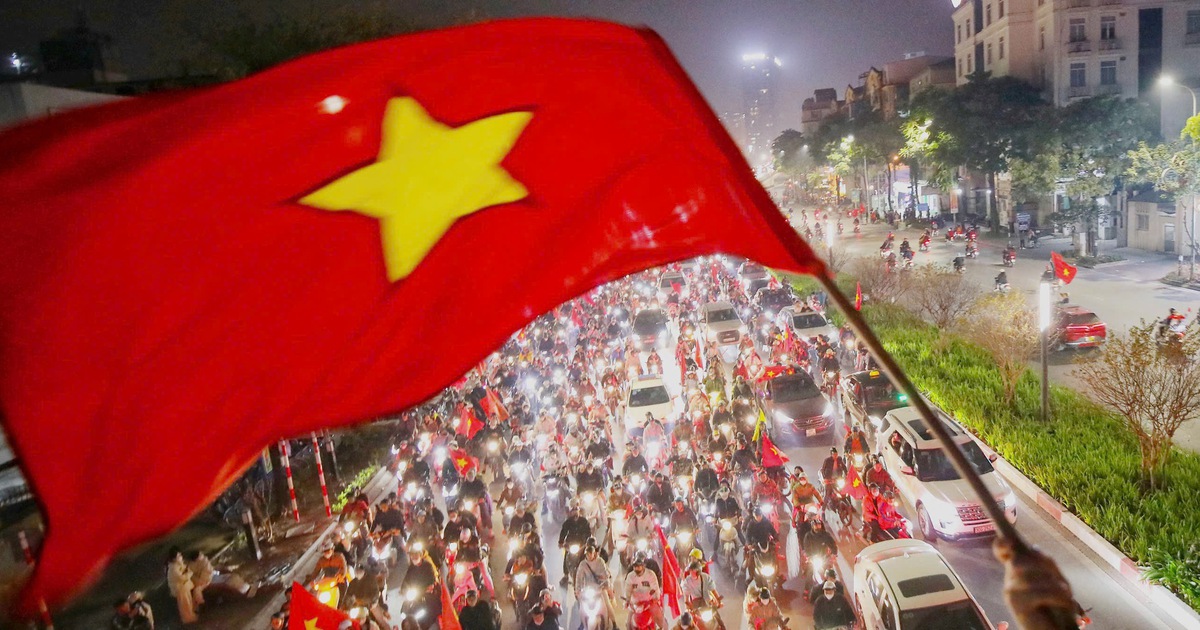 Đội tuyển Việt Nam hạ cánh ở Nội Bài chiều 6.1, quan chức Chính phủ đón tân vô địch