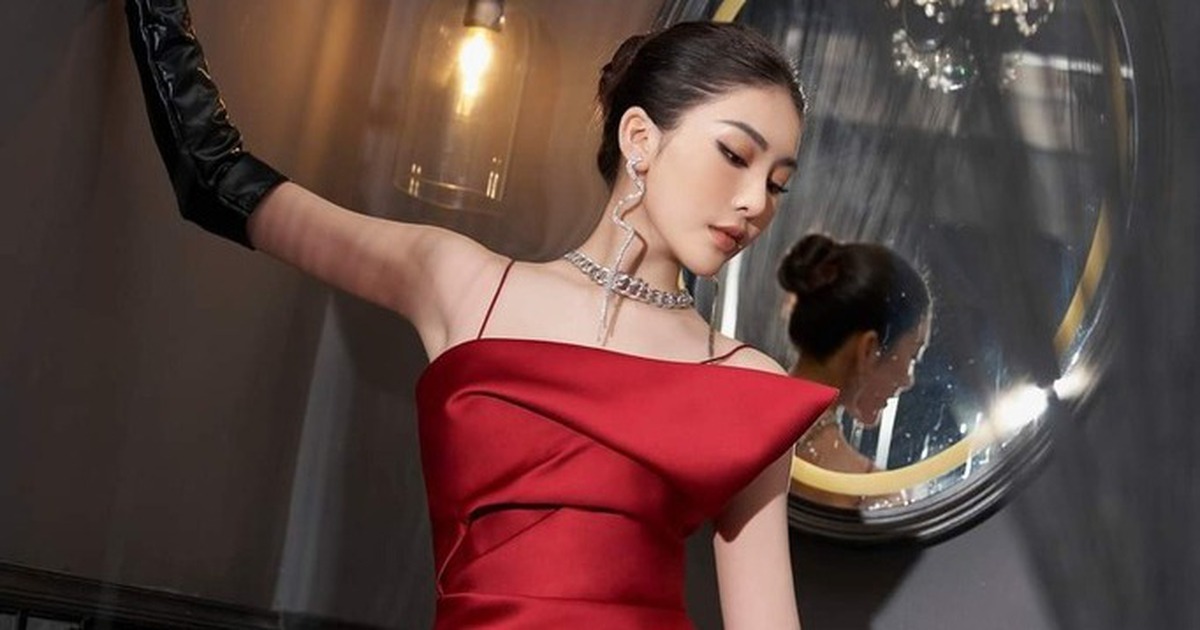 ‘Capture’ the year-end gala season with sleeveless dresses