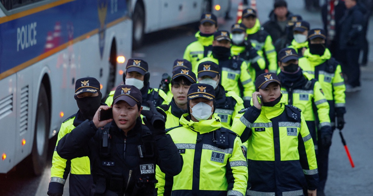 South Korea’s anti-corruption agency wants the police to execute the president’s arrest warrant