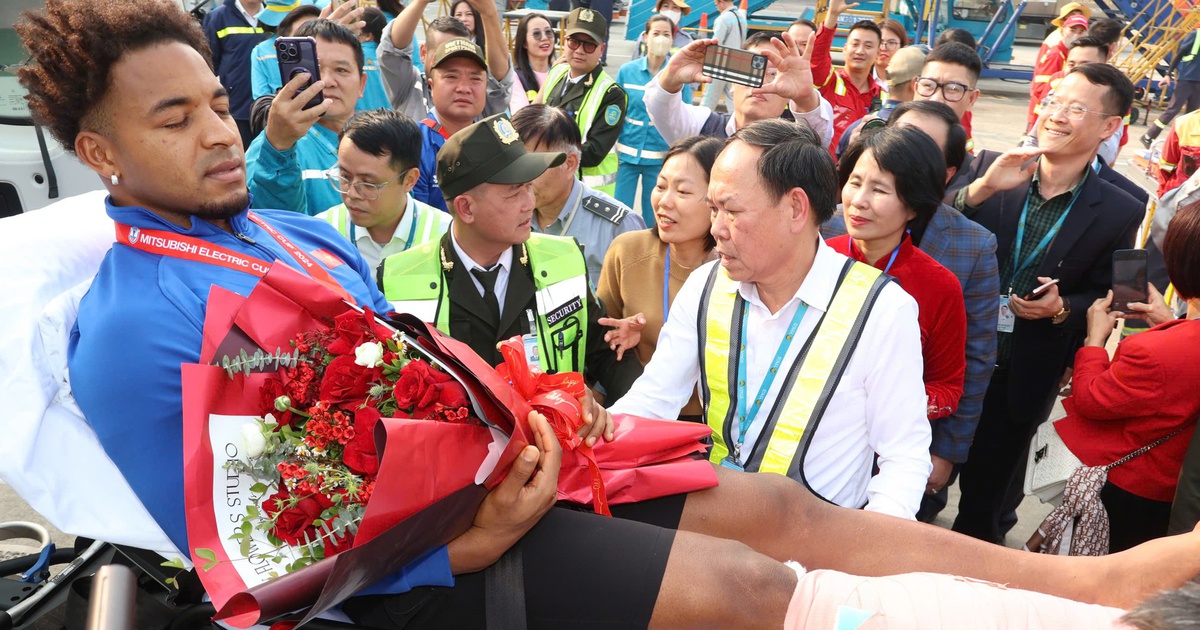 The Vietnamese team returned home beaming, Xuan Son was immediately brought to VINMEC