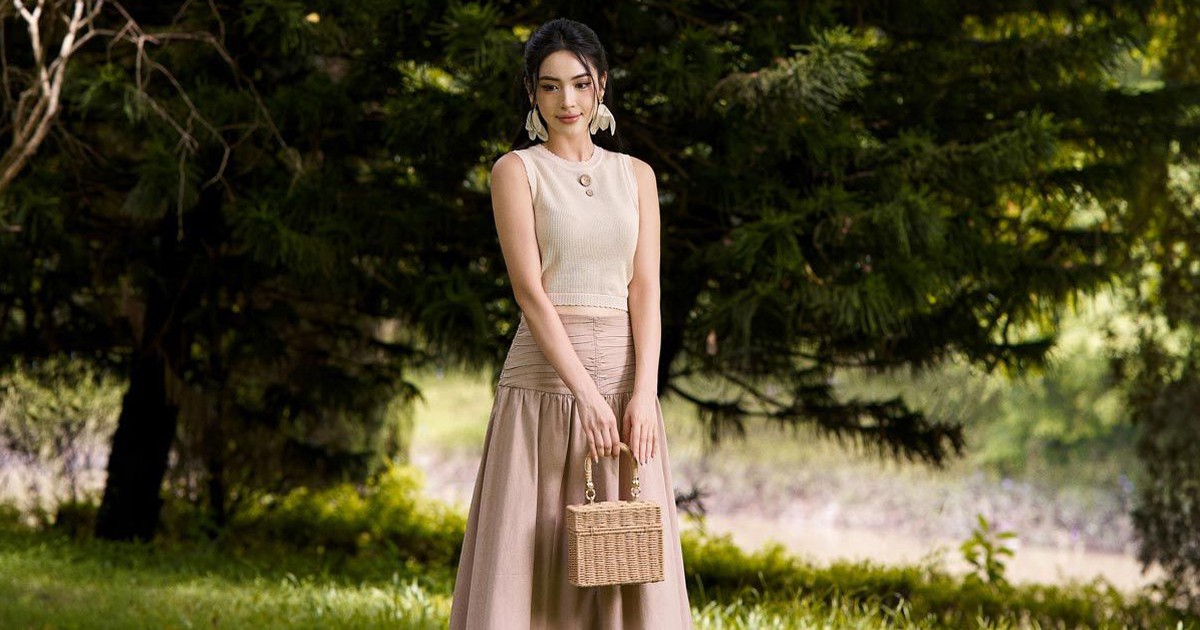 Discover 4 ways to combine ladylike outfits with long skirts