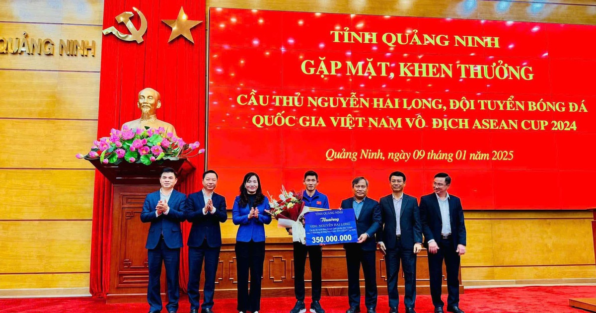 AFF Cup champion Hai Long received a big reward when he returned to his hometown of Quang Ninh