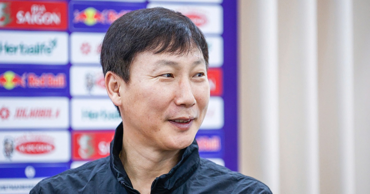 Coach Kim Sang-sik gave an interview to Thanh Nien Newspaper: Daily life stories and more!