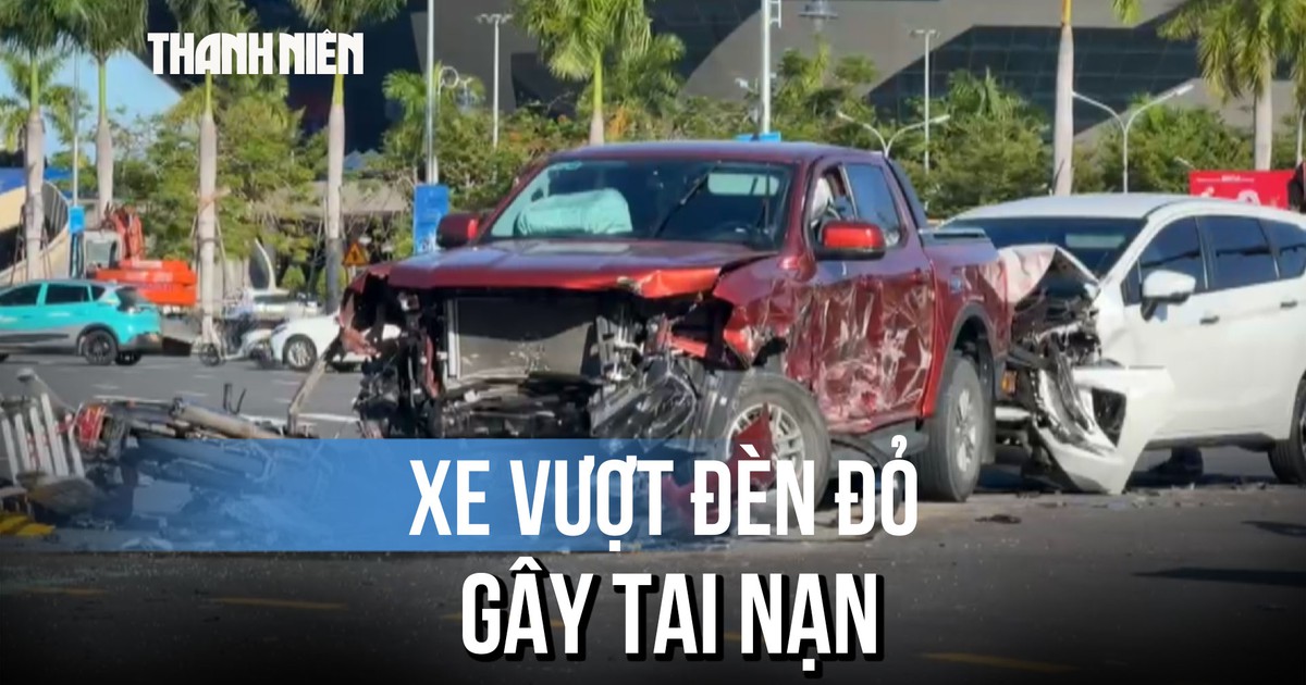 Đà Nẵng: Xe bán tải vượt đèn đỏ gây tai nạn nghiêm trọng