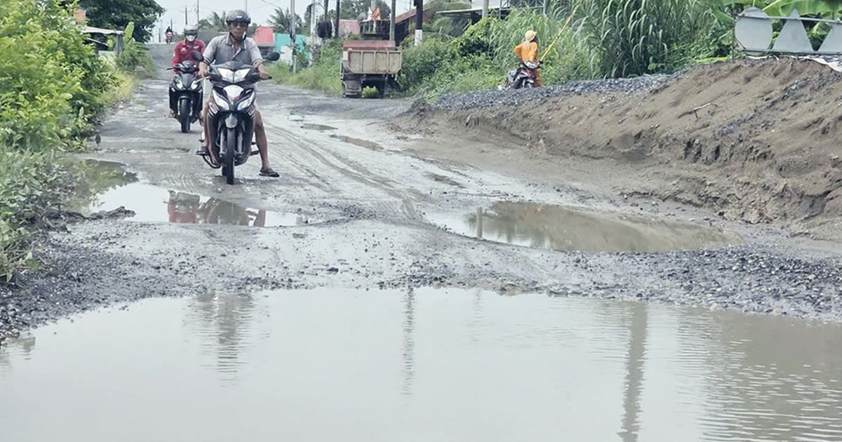 Người dân khổ sở vì đường thi công ì ạch