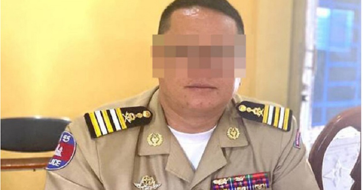 Sĩ quan cảnh s&aacute;t Campuchia bị bắt v&igrave; nhận hối lộ từ một người Th&aacute;i Lan