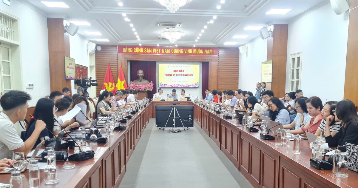 Phim có tổng tài, đường lưỡi bò gây 'nóng' tại họp báo Bộ VH-TT-DL