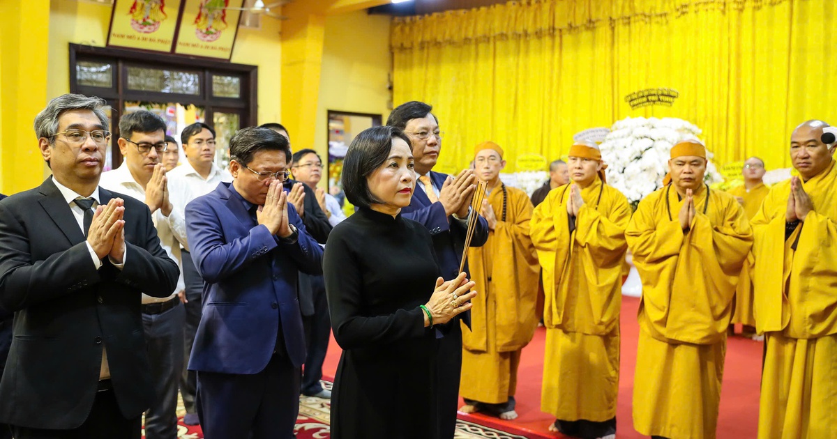 L&atilde;nh đạo Đảng, Nh&agrave; nước, MTTQ Việt Nam viếng tang trưởng l&atilde;o h&ograve;a thượng Th&iacute;ch Tr&iacute; Tịnh